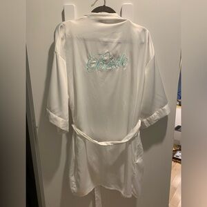 Bride robe with embroidered detail